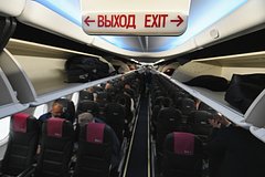 Россиянин под наркотиками напал на полицейского во время полета в Москву