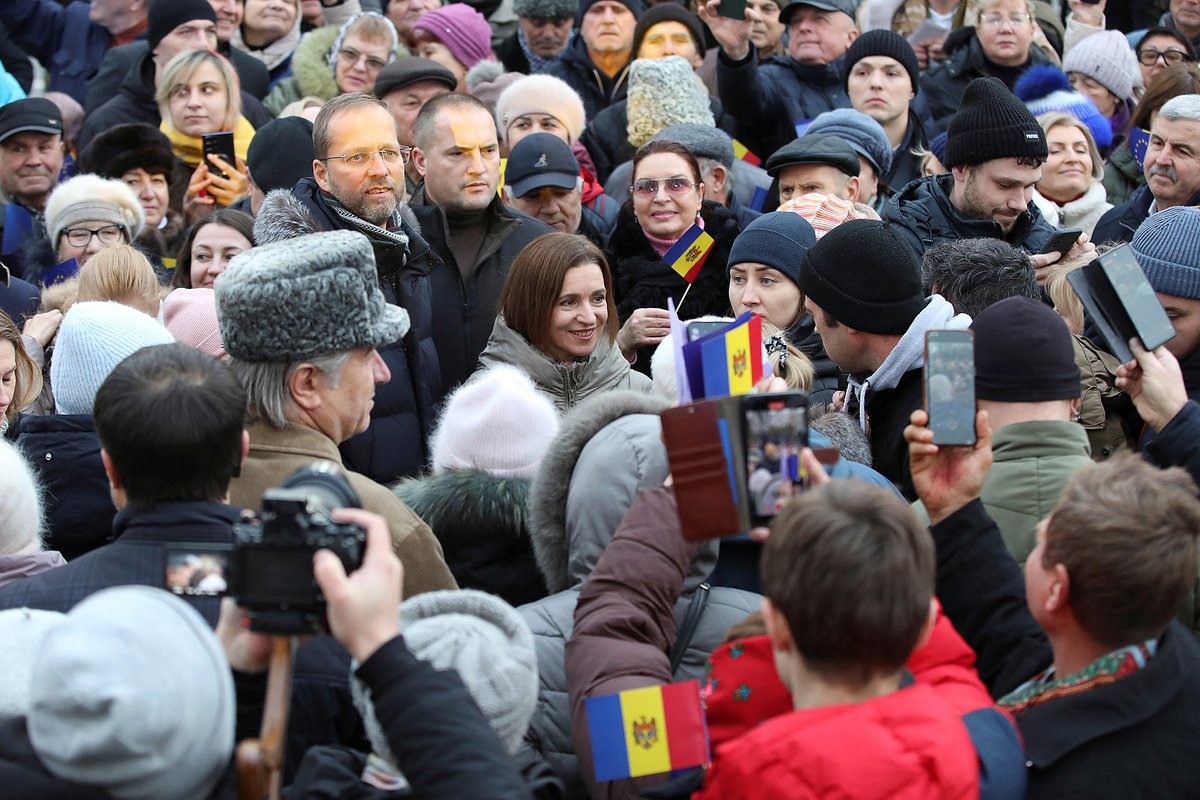 Президент Молдавии Мая Санду на праздничных мероприятиях после начала переговоров о вступлении Молдавии в Европейский союз. Кишинев, Молдавия, 17 декабря 2023 года