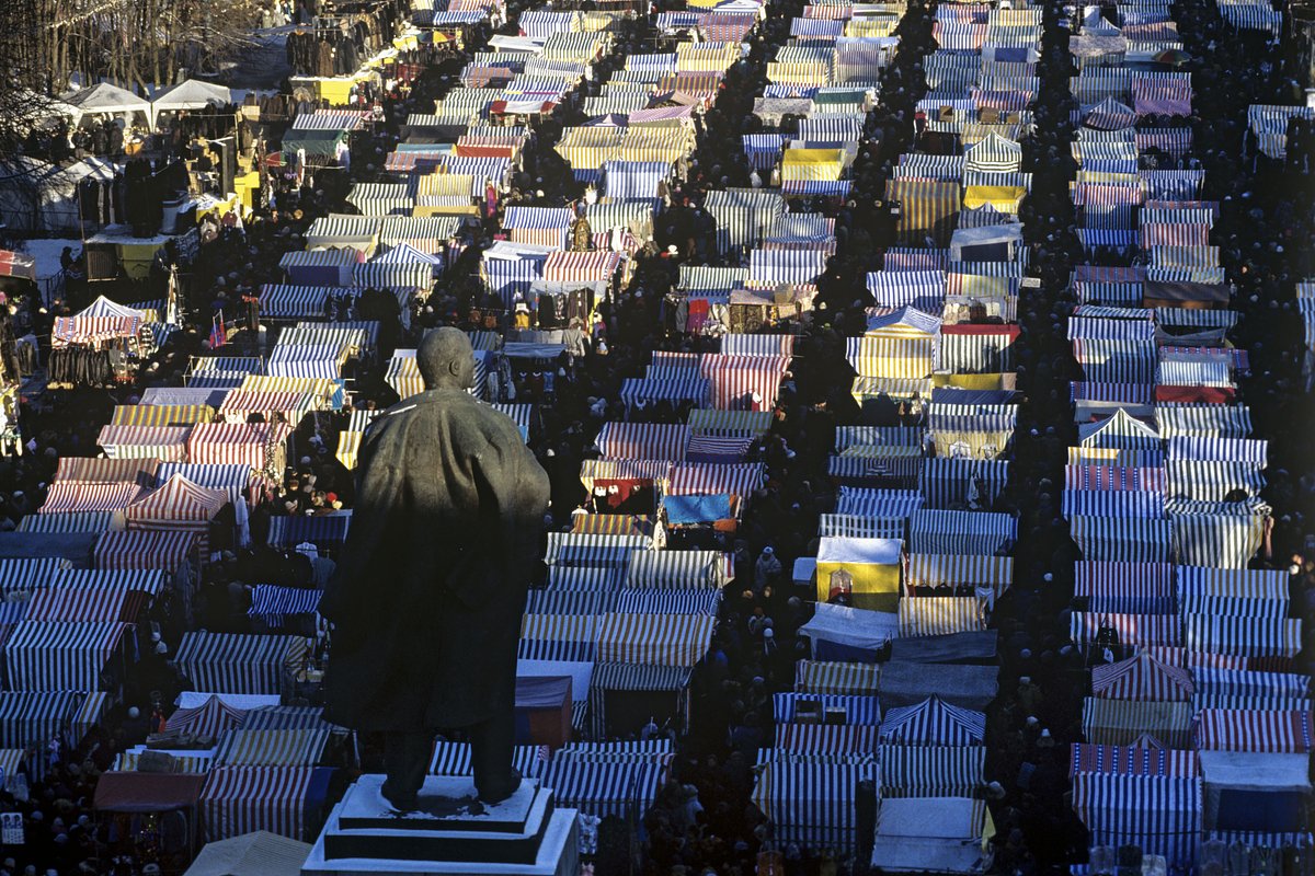 Вещевой рынок в «Лужниках», 1996 год 