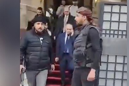 Сирийского премьера увели на встречу с боевиками