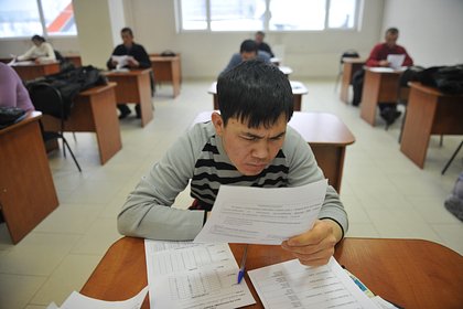В России утвердили перечень учреждений по приему экзаменов у мигрантов