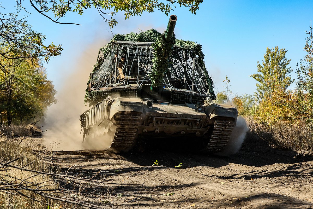 Т-90 «Прорыв» 150-й гвардейской мотострелковой дивизии группировки «Юг» во время боевой работы на Кураховском направлении зоны СВО