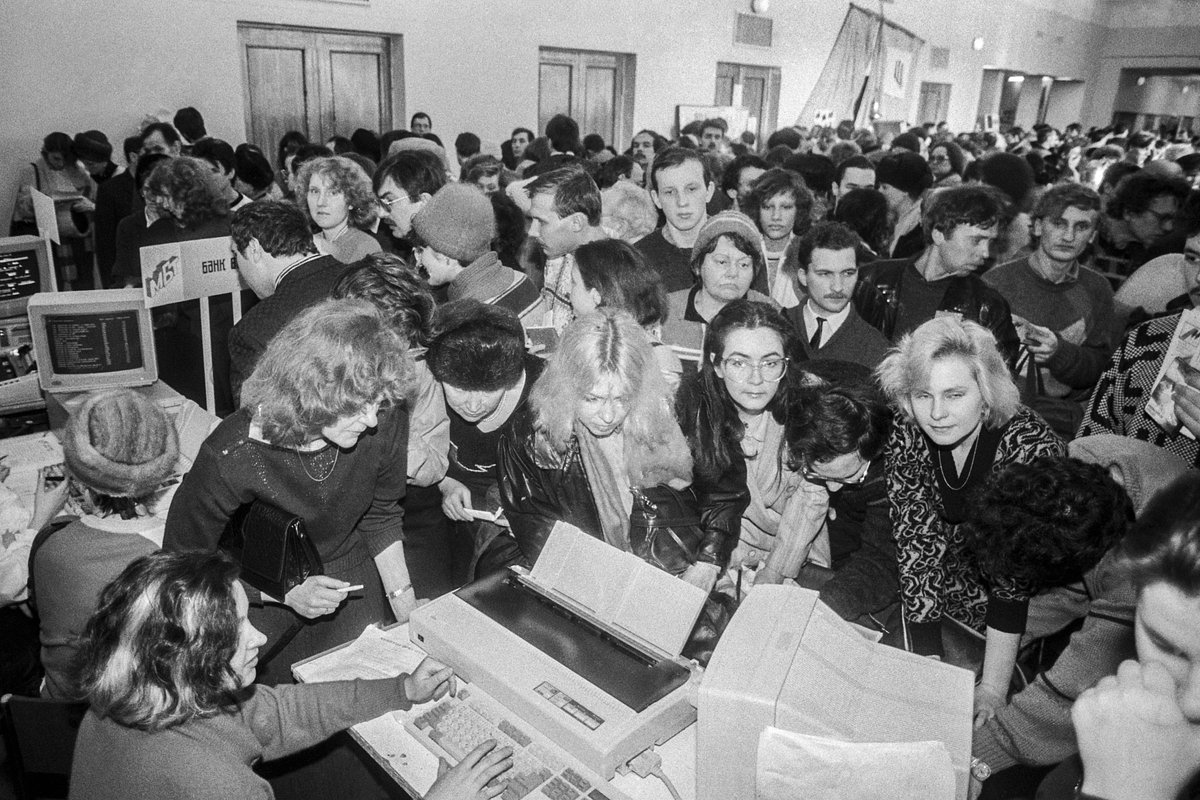 На ярмарке вакансий в Санкт-Петербурге, 1992 год