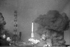Ракета-носитель с автоматической межпланетной станцией «Вега-1» во время старта.