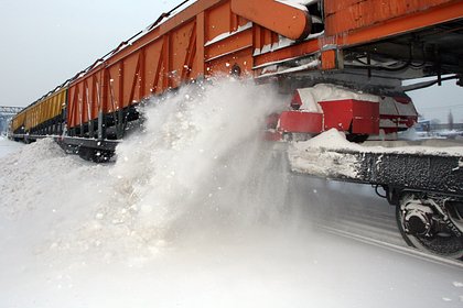 Трое неизвестных подожгли снегоуборочную железнодорожную машину в российском регионе