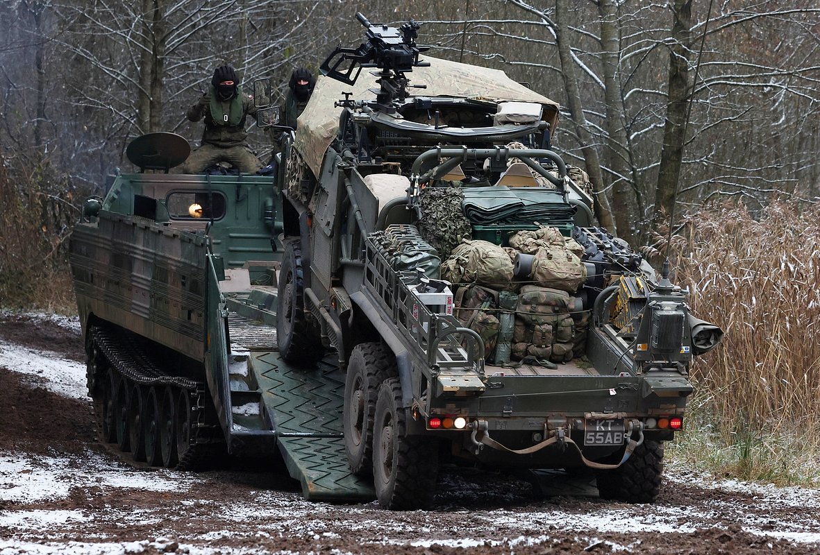 Британская военная машина «Шакал» на учениях НАТО TUMAK-22 в районе Сувалкского коридора, полигон Клусы, Польша, 25 ноября 2022 года