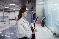 Россияне все чаще оплачивают покупки смартфоном. Как изменились их финансовые привычки?