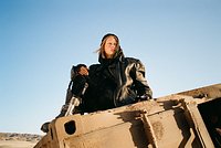В кино — постапокалиптический боевик «Последний ронин». Каким получился российский ответ «Безумному Максу»?