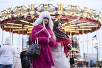 С сильным правителем, семейными ценностями и технологиями. Каким россияне видят будущее для страны и себя?