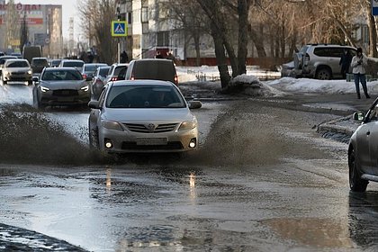Российскую пенсионерку отчитали за вопрос губернатору о плохих дорогах