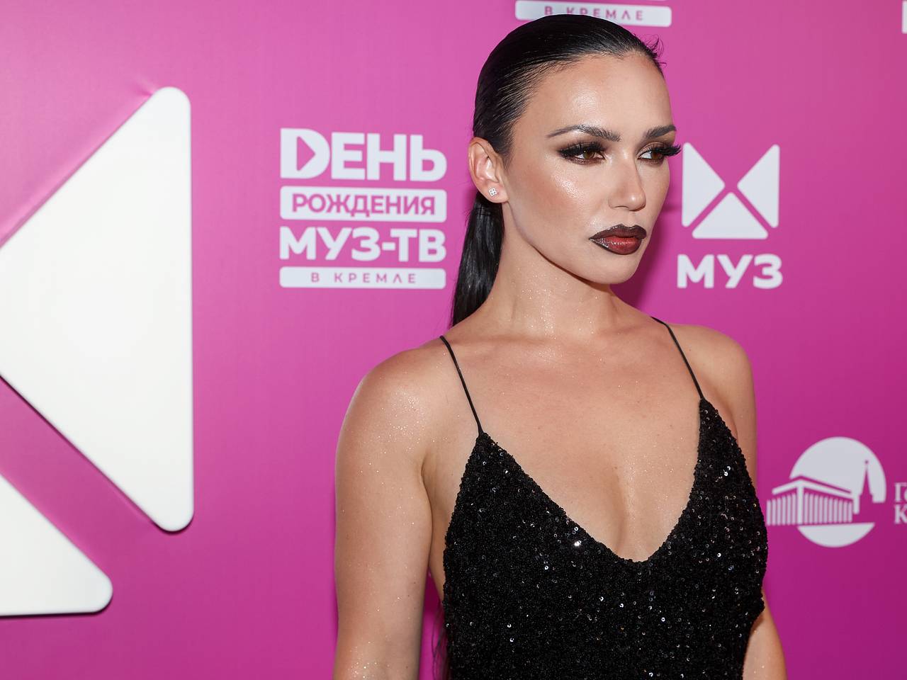 Ол жынды болған кезде айқайлады.