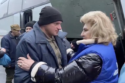 Москалькова опубликовала видео возвращающихся из плена российских солдат