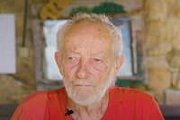 Не стало знаменитого отшельника, 32 года прожившего на острове. Почему его оттуда выгнали и как он вернулся в общество?