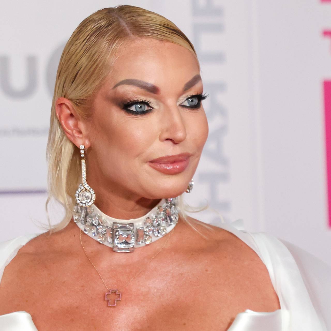 Орыс түні эротикалық порно майлы әйелдер зәр шығару