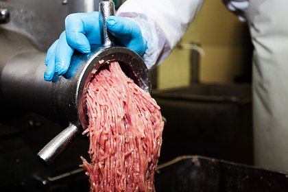 Повару российского детсада отрезало четыре пальца мясорубкой