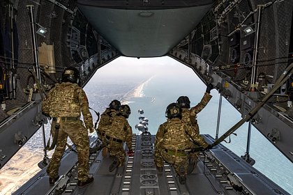 В Кремле высказались о военном продвижении Британии к границам России