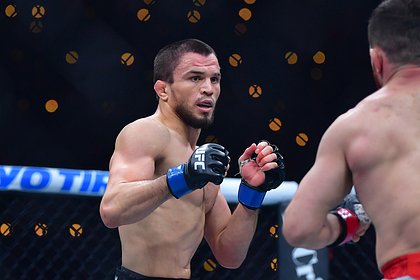 Брат Нурмагомедова проиграл в бою за титул чемпиона UFC