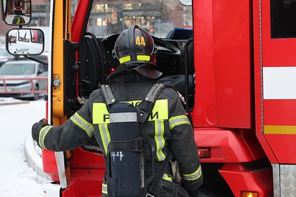 Появились кадры горящей из-за попадания БПЛА многоэтажки в Смоленске