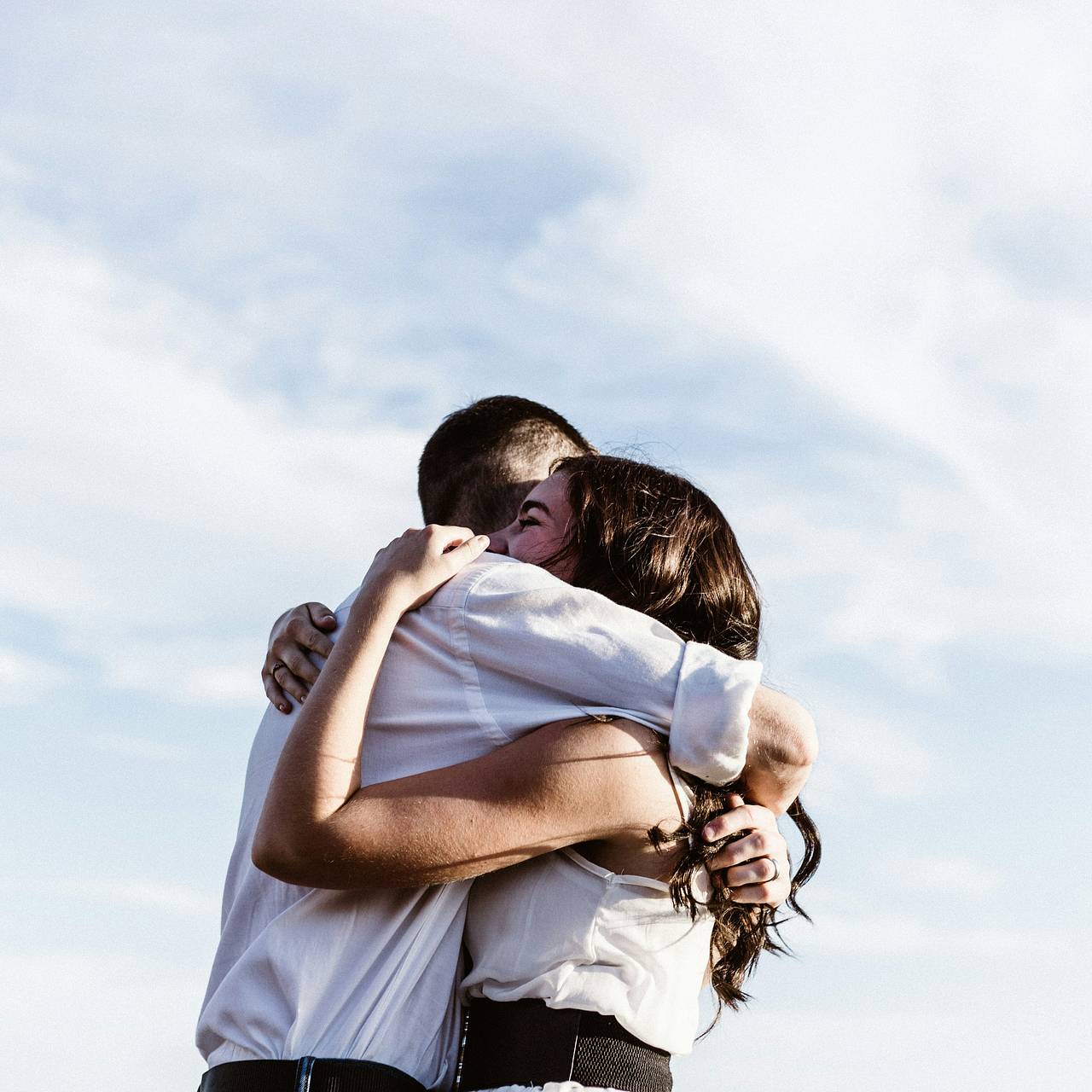 Россиянам посоветовали чаще обниматься