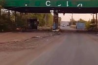 Российский военкор опубликовал фото с телефона ликвидированного бойца ВСУ. На одном из них солдат держит игрушку со свастикой