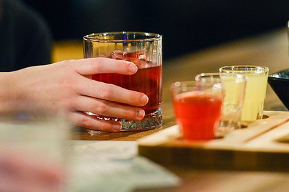 Учительница организовала вечеринку с алкоголем для 100 школьников
