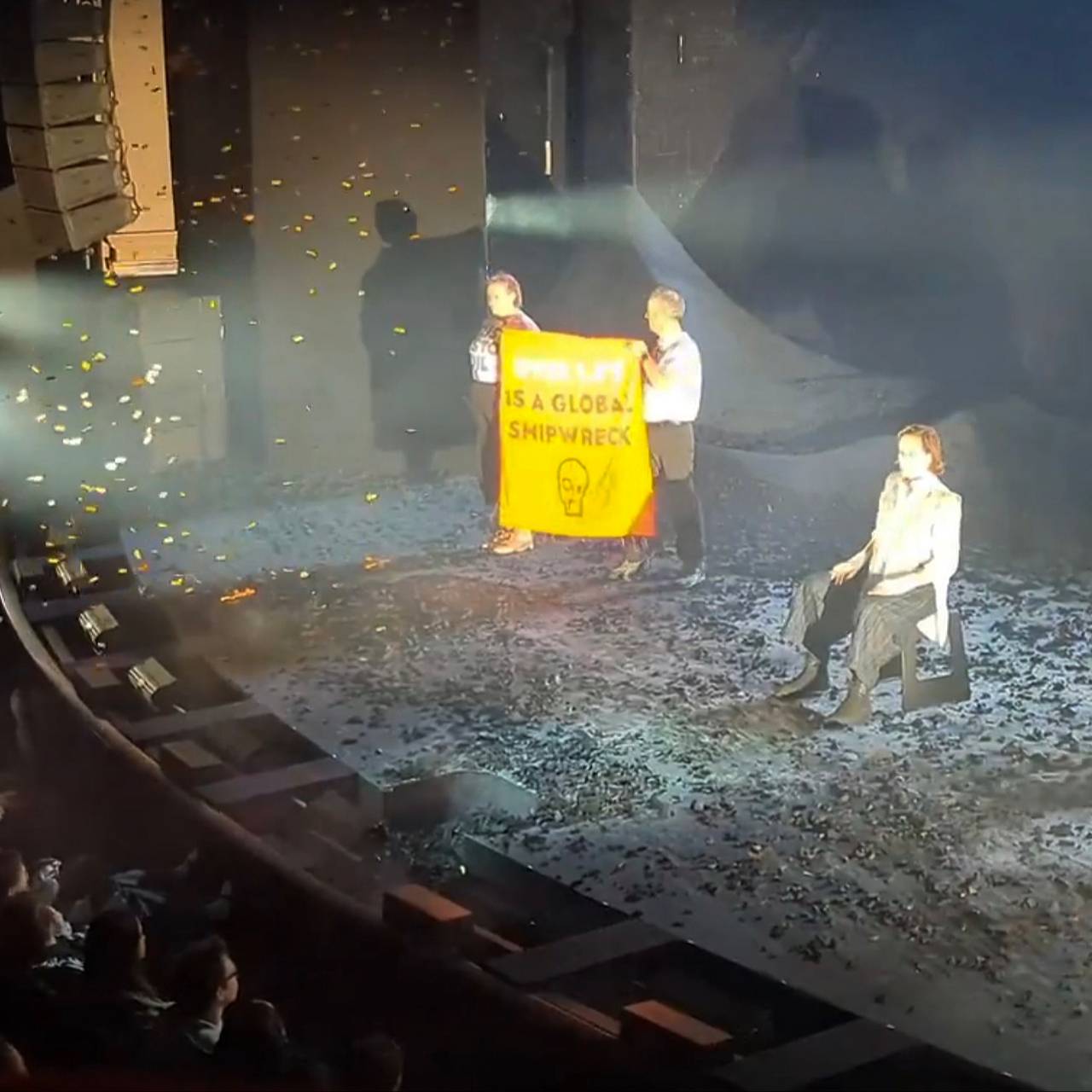 Кадр: Jamie Lowe / @JustStop_Oil / X