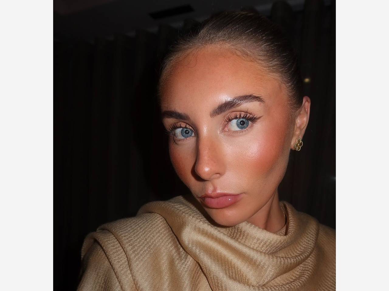 HD лесбиянка және гей порно Ол көршісінің әйелін пайдаланған