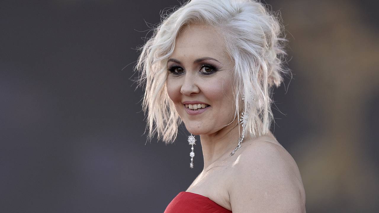 Классикалық эротиканы оқыңыз Пиздеде шланг бар