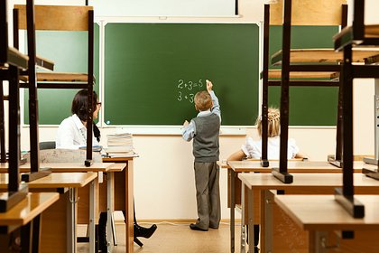 Директора российской школы отстранили из-за драки учителей
