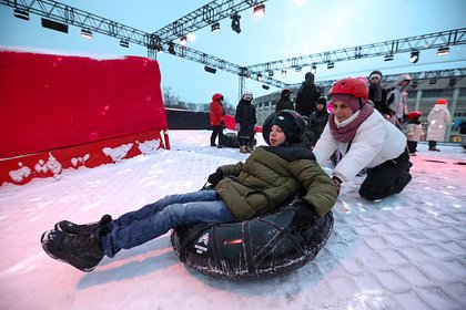 В Москве из-за теплой зимы закрылась горка для тюбинга