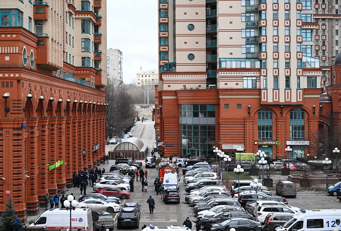 На месте взрыва в жилом комплексе 