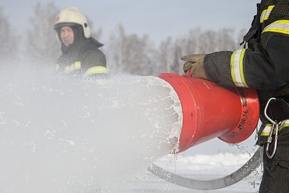 В Подмосковье загорелся банный комплекс