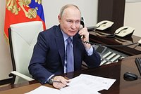 Путин полтора часа говорил с Трампом. Президента США пригласили в Москву