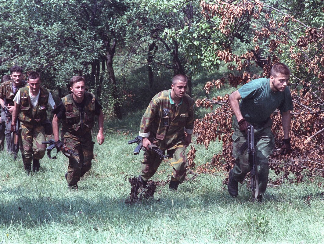 Август 1992 года. Военные-бошняки из Сараево двигаются к линии фронта