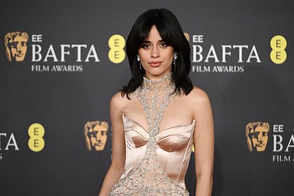 Звезда «Золушки» посетила премию BAFTA в откровенном платье без бюстгальтера