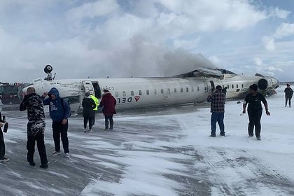 Самолет с пассажирами на борту потерпел крушение в Канаде