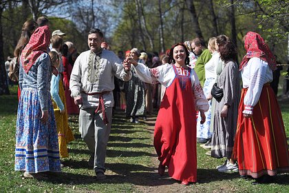 Красная горка в 2025 году: дата, история и традиции праздника, что можно и нельзя делать
