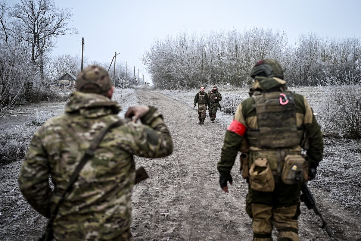 Российские военные ведут тяжелые бои после пересечения границы с Украиной в Курской области. С бойцами поговорил Путин