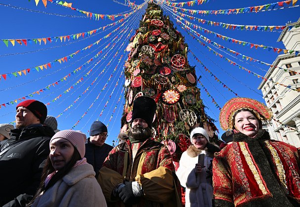 Церковный купол на фоне неба