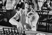 «Фишеру проиграл по глупости» 40 лет в эмиграции, слежка КГБ и возвращение в Россию: умер чемпион мира по шахматам Борис Спасский