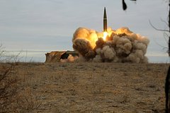 «Никто не наказан». Власти Украины попытались скрыть массовую гибель военных ВСУ на полигоне после удара российского «Искандера»