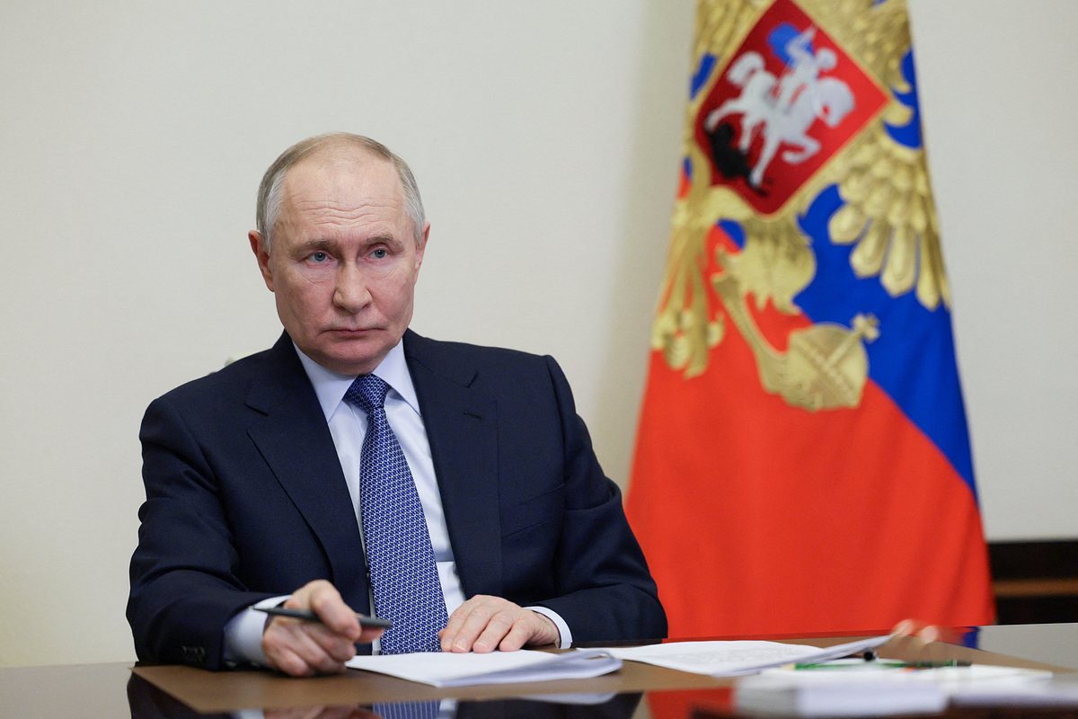 Президент России Владимир Путин проводит встречу с губернатором Севастополя Михаилом Развожаевым по видеосвязи в государственной резиденции Ново-Огарево под Москвой, Россия, 14 февраля 2025 года