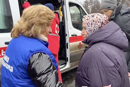 Появились кадры эвакуации жителей Курской области с территории Украины в Россию