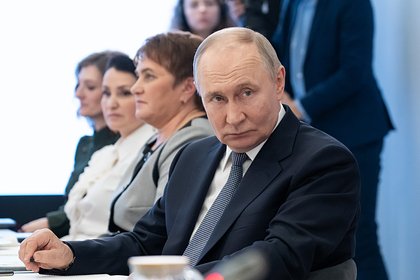 Путин не сдержал эмоций после рассказа матери о самопожертвовании ее сына на СВО