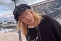 «Я патриотка, ты — нахалка». Покинувшая Россию после начала СВО Пугачева поскандалила с журналисткой на Кипре 