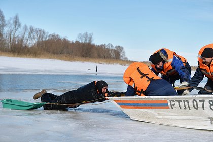 В Нижегородской области двое рыбаков провалились под лед