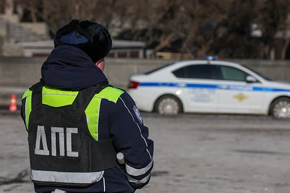 В российском селе полицейские остановили авто с пьяной матерью за рулем и детьми