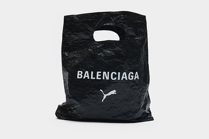 Balenciaga и Puma представили сумку в виде мятого пакета