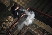 Россиянам назвали способ разобраться с курящими на лестнице соседями 