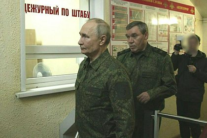 Появление Путина в военной форме связали с ужесточением позиции России на переговорах